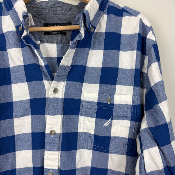 Men's Nautica Classic Fit Button Up shirt, Size XL - Picture 2 of 4